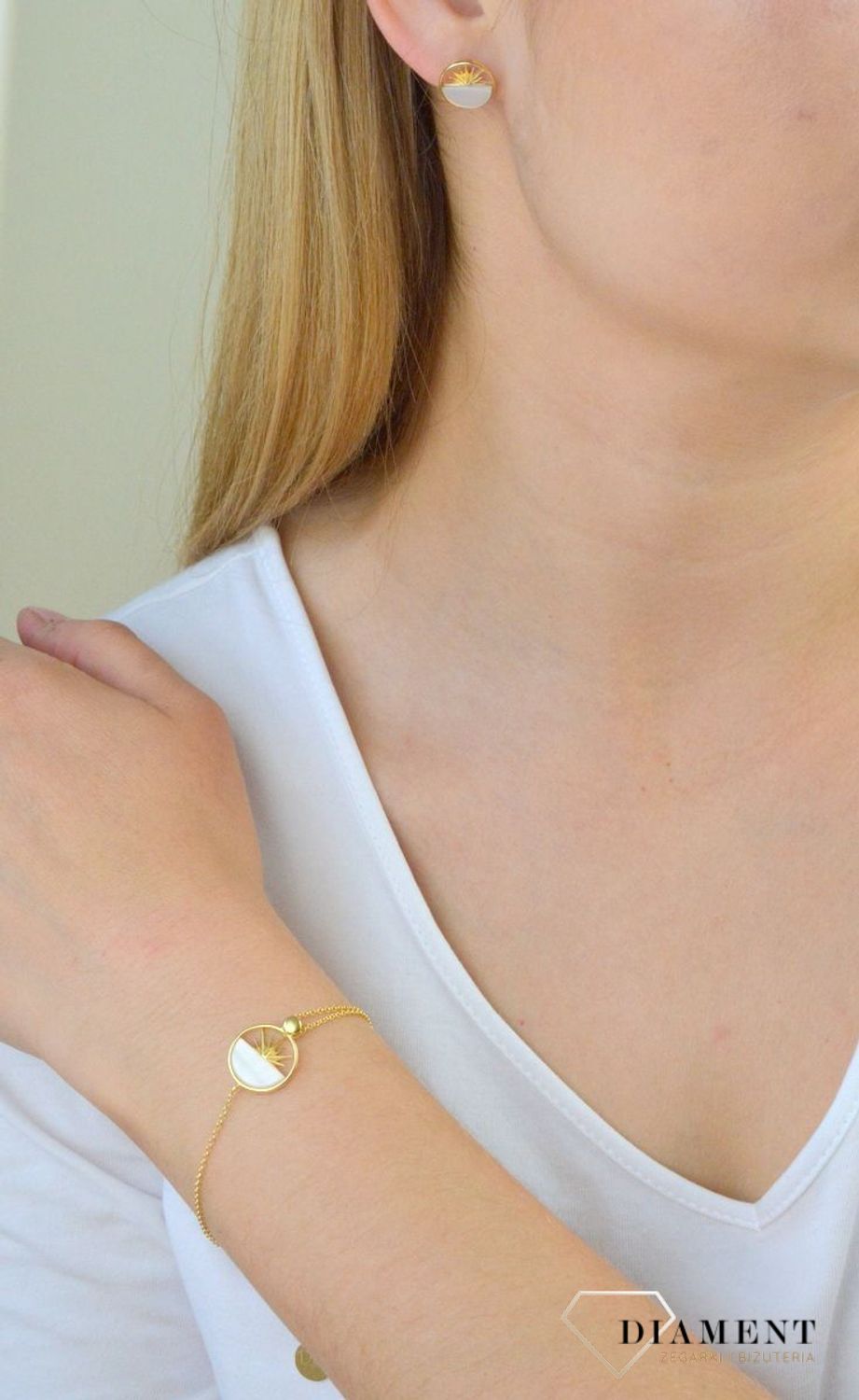 Bransoletka srebrna pozłacana z masą perłową słońce DZB417 MPB Z. Bransoletka srebrna z masą perłową. Bransoletka srebrna pozłacana. Bransoletka z zawieszką słońce. Bransoletka t.jpg